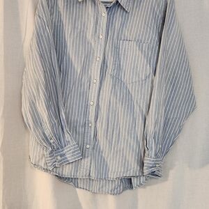 Universal Thread Women's Blue and White Striped Shirt XXL